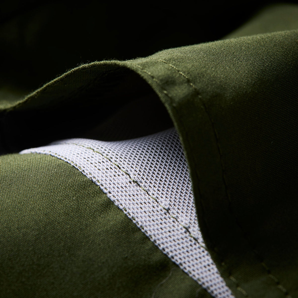 Ezmar-Midweight-Soft-Groen-Geoff-Anderson-Closeup-1.jpg