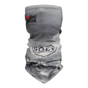 Abu Garcia Sölv Neckwarmer med gråt mønster og logoer.
